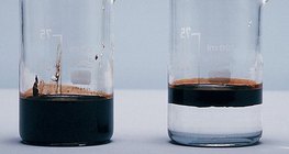 Dầu nổi trên mặt nước