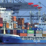 Tàu ở cảng Hamburg