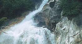 Dòng chảy trên núi cao, chảy xiết