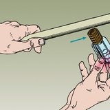 Năng lượng của điện trường bị giảm khi bóng đèn nhấp nháy