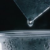 Hơi nước ngưng tụ trên bề mặt lạnh