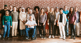 Ai định hình chúng ta? Ảnh hưởng của các nhóm đến cuộc sống hàng ngày của chúng ta