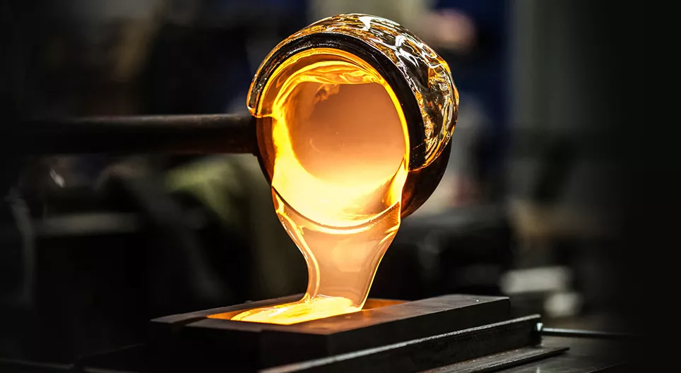 Kính là chất lỏng hay chất rắn?