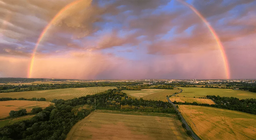 Hãy cùng trượt xuống cầu vồng!