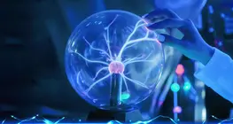 Ai là người phát hiện ra rằng electron mang điện tích âm?