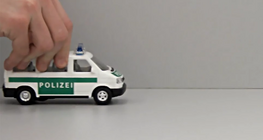 Chuyển động của một chiếc xe đồ chơi có bánh đà