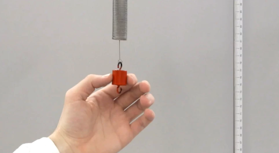 Sự phụ thuộc của chu kỳ dao động vào khối lượng (cơ bản)