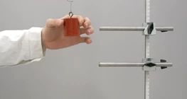 Sự phụ thuộc của chu kỳ dao động vào biên độ