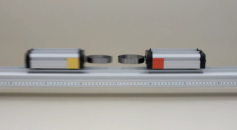 Va chạm đàn hồi của hai xe có cùng khối lượng I.