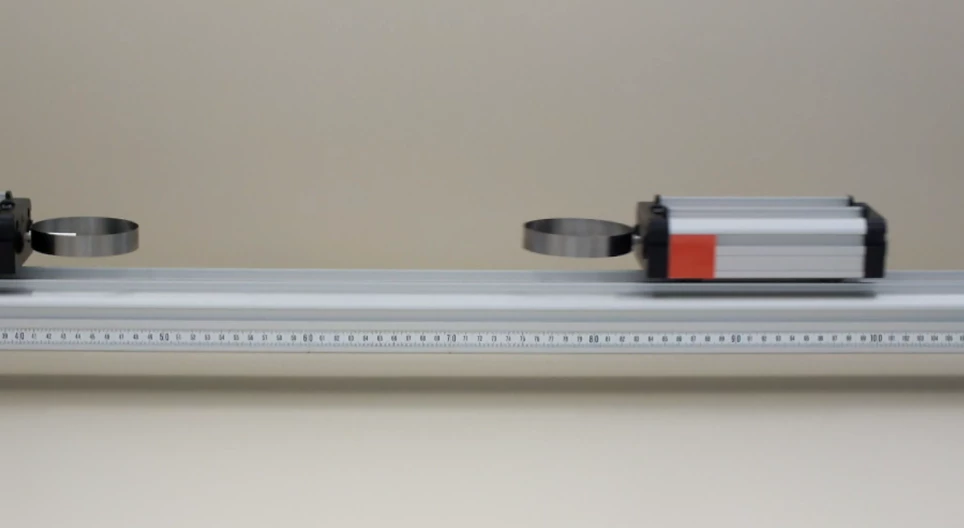 Va chạm đàn hồi của hai xe có cùng khối lượng II.