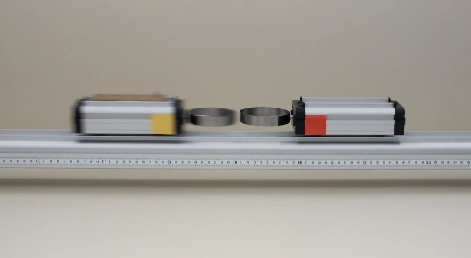 Va chạm đàn hồi của hai xe có khối lượng khác nhau I.