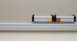 Va chạm không đàn hồi của hai xe có khối lượng bằng nhau