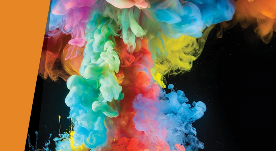 Dòng nước đầy màu sắc