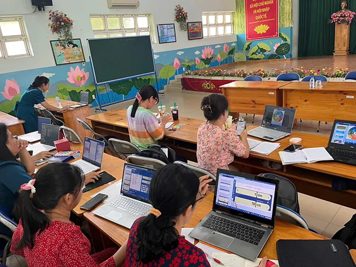 Số hoá 3D Sách Giáo Khoa- Món quà Mozaik và Tùng Việt tặng nhân ngày khai trường